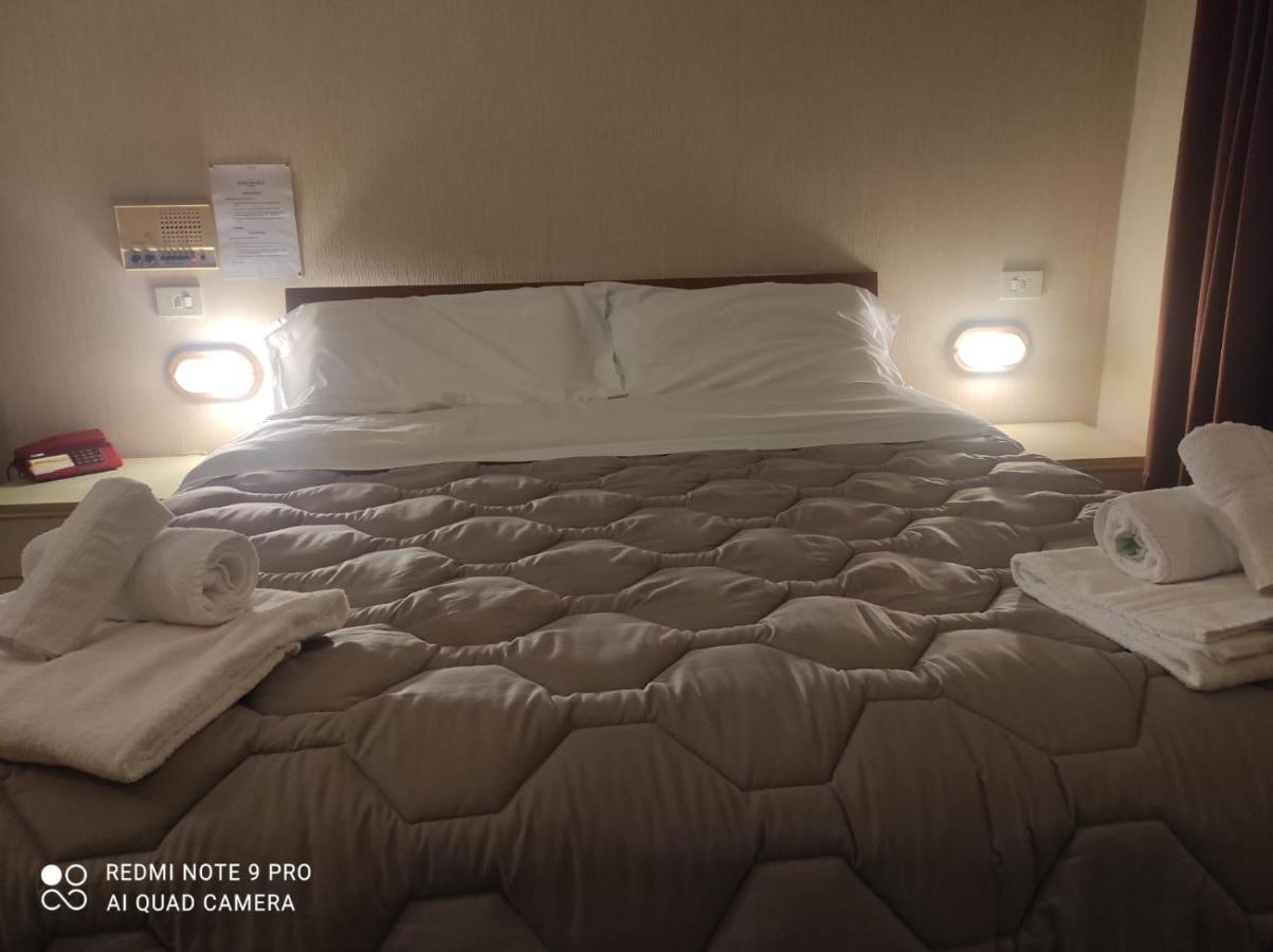 Hotel Centrale คิอูซี ภายนอก รูปภาพ